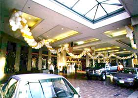 This 150 foot garland of gold and pearl balloons decorates the main entrance of the Fairmont Hotel for New Year's eve festivitives.